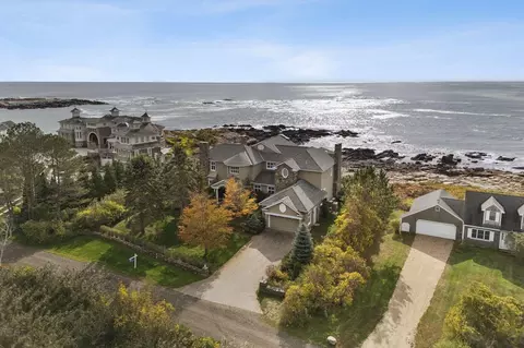 17 Seaview Ave, Kennebunkport, ME 04046