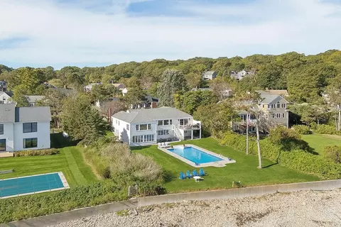 12 Salt Spray Ln, Cape Elizabeth, ME 04107