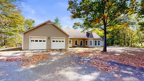46 Appleseed Dr, Turner, ME 04282