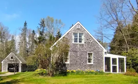8 Clipper Ln, Stockton Springs, ME 04981