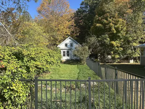 140 Prescott St, Farmington, ME 04938