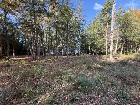 2 E Shore Rd, Glenwood, ME 04497