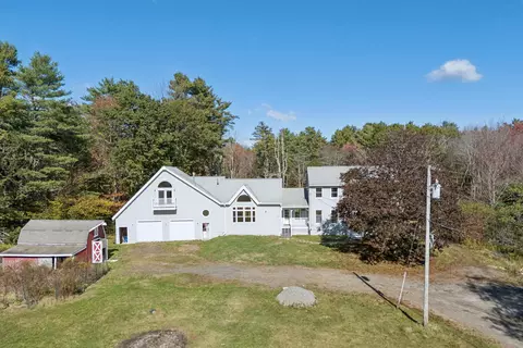 17 Chestnut Dr, Topsham, ME 04086