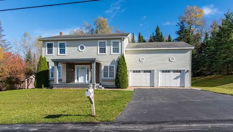 282 19th Ave, Madawaska, ME 04756