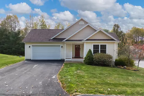 6 Macintosh Ln, Lewiston, ME 04240
