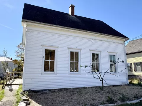 40 Shackford St, Eastport, ME 04631