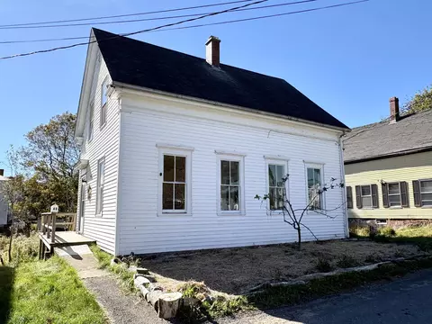 40 Shackford St, Eastport, ME 04631