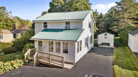 8 Maple St, Hallowell, ME 04347