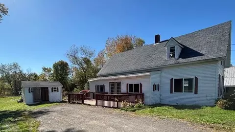 50 Pleasant St, Hartland, ME 04943