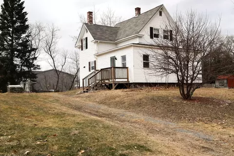 12 Pleasant St, Howland, ME 04448