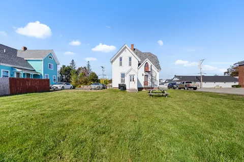 8 Cottage St, Milbridge, ME 04658