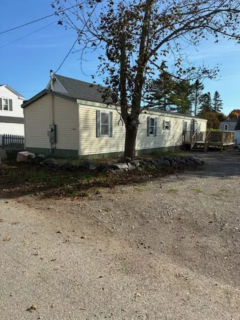 2 Byram St, Eastport, ME 04631