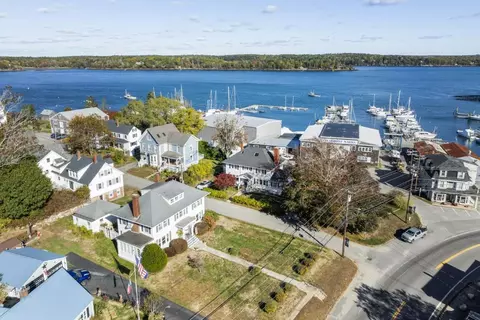 210 Ocean Point Rd, Boothbay, ME 04544