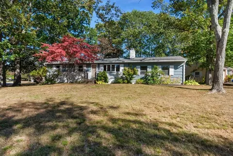 26 Mariette Dr, Portsmouth, NH 03801