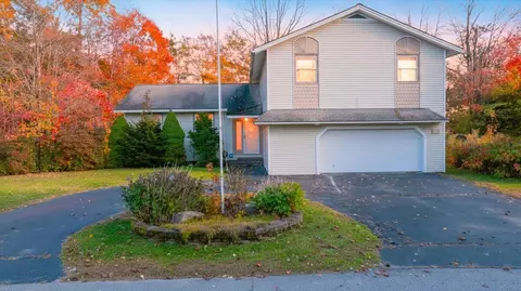23 Woodside Dr, Lewiston, ME 04240