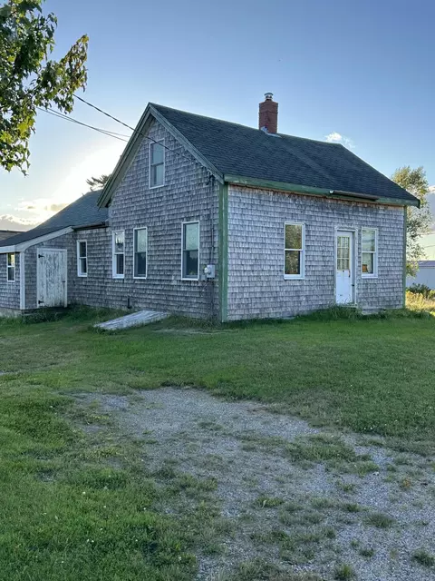 48 Middle St, Whitneyville, ME 04654