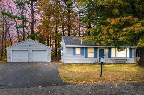 17 Sunrise Cir, Augusta, ME 04330