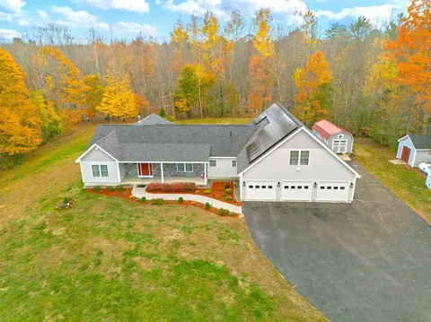 39 Knapp Ln, China, ME 04358
