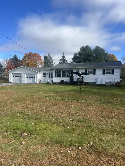 17 Belmont Dr, Jay, ME 04239