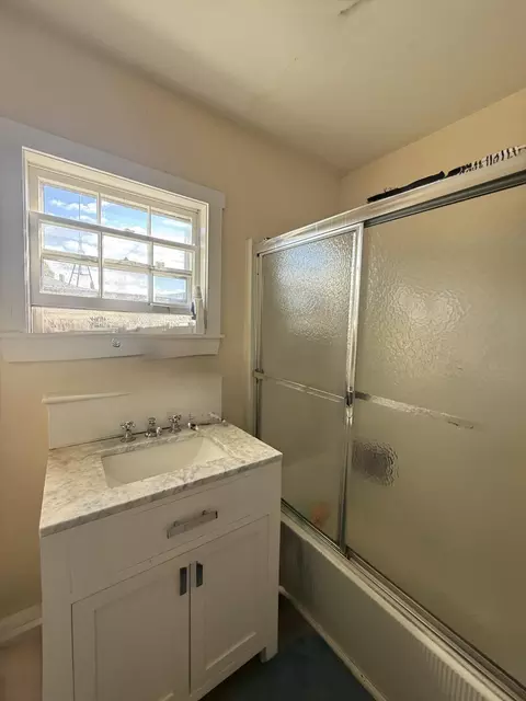 Bath - 64 Main St, Vinalhaven, ME 04863 photo 2 of 3