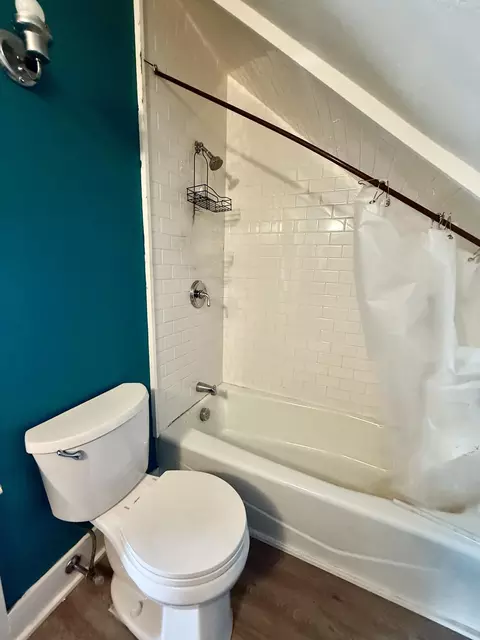 Bath - 64 Main St, Vinalhaven, ME 04863 photo 1 of 3