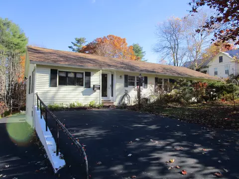 146 E Main St, Paris, ME 04281
