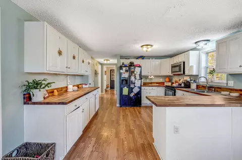 Kitchen - 317 Cross Rd, Cushing, ME 04563 photo 4 of 5