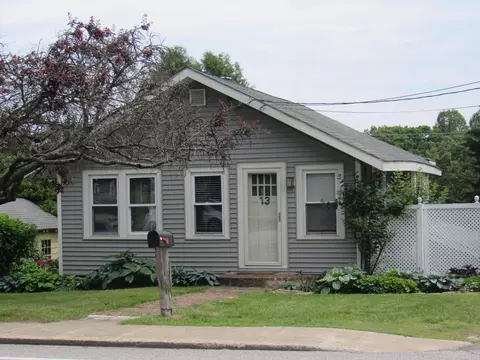 13 Bridge St, Kittery, ME 03904