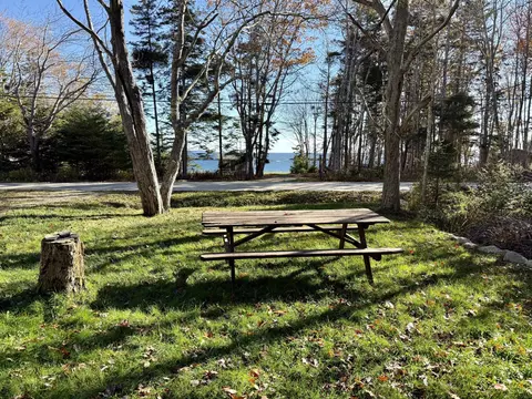 69 Mcfarland Shore Rd, Bristol, ME 04554