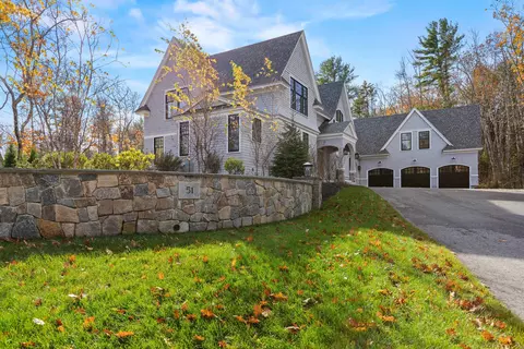 51 Woodland Dr, Kennebunkport, ME 04046