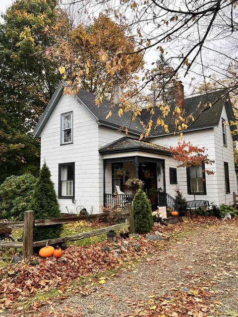 7 Summer St, Hampden, ME 04444