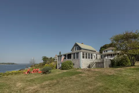 42 Thistle Ln, Long Island, ME 04050