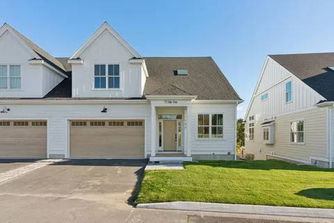 9 Isle Ave #102, Saco, ME 04072