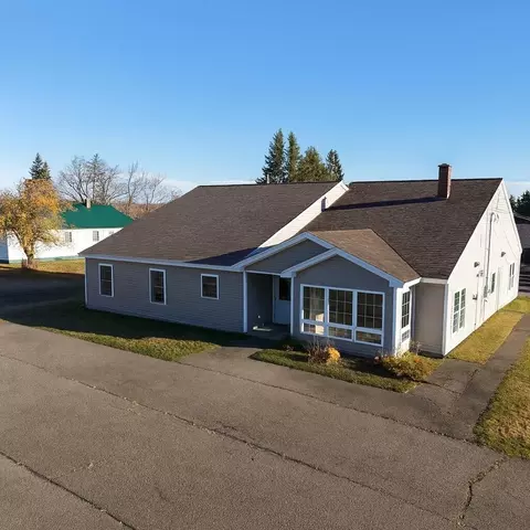 8 Wesleyan St, Fort Fairfield, ME 04742