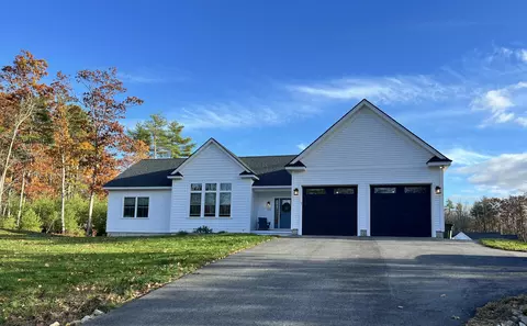 173 Tamrox Dr, Arundel, ME 04046