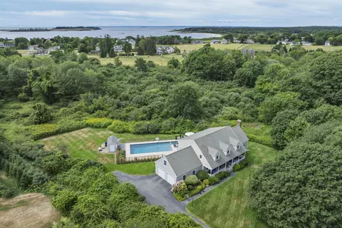 4 Heritage Ct, Cape Elizabeth, ME 04107