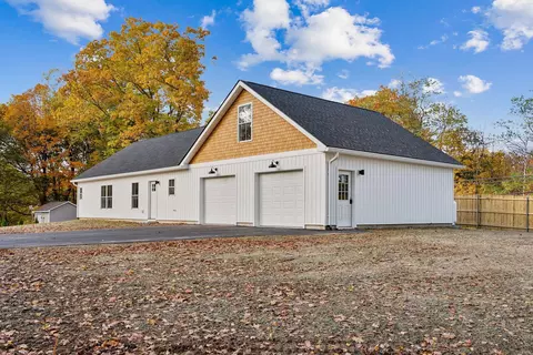 33 Village Green Rd, Oakland, ME 04963