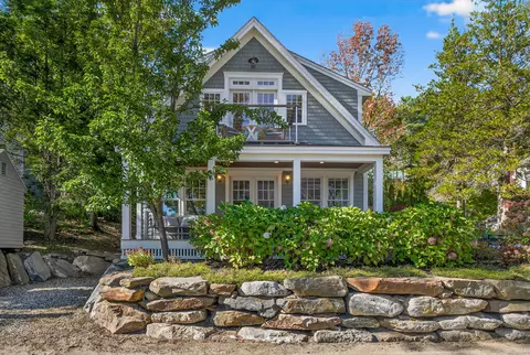 7 Mason St, Falmouth, ME 04105