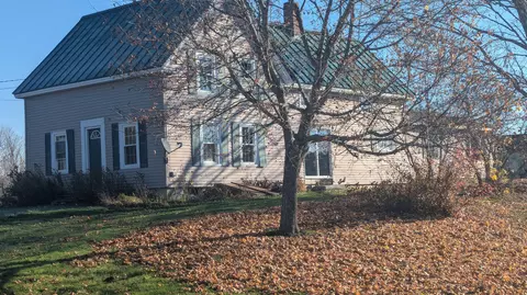 477 Malbons Mills Rd, Skowhegan, ME 04976