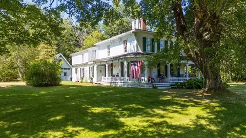 292 300 Main Rd, Islesboro, ME 04848
