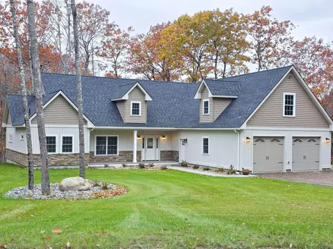 56 Keenan Dr, Sidney, ME 04330