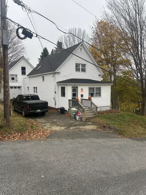 11 Oak St, Livermore Falls, ME 04254