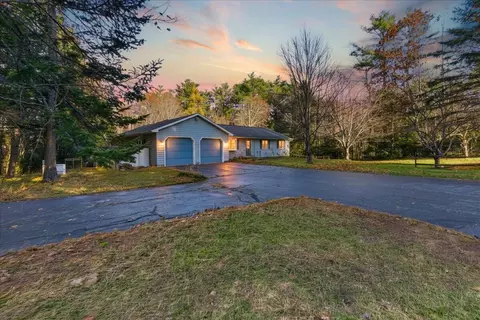 15 Gayton Rd, Lisbon, ME 04250