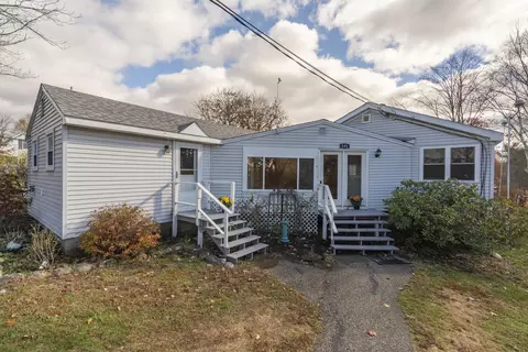 393 E Main St, Yarmouth, ME 04096