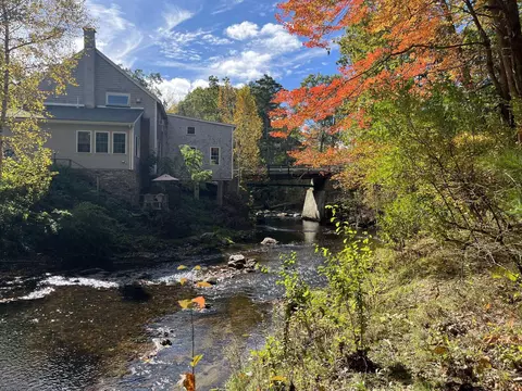 21 Mill Rd, Falmouth, ME 04105