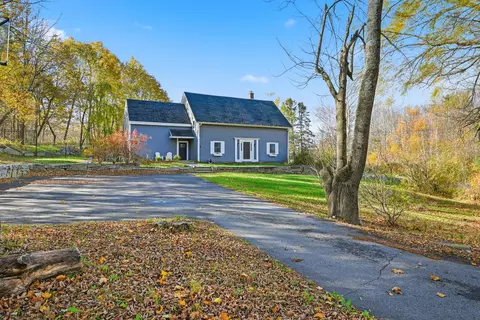424 Winthrop St, Hallowell, ME 04347