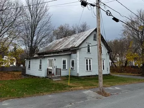 11 Summer St, Skowhegan, ME 04976