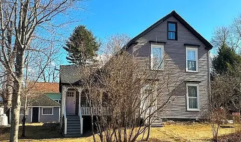 68 Park St, Belfast, ME 04915