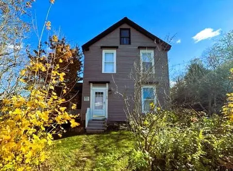 68 Park St, Belfast, ME 04915