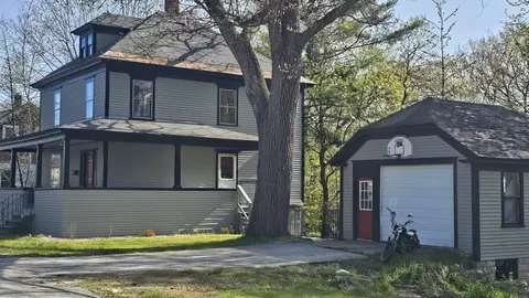 48 Pine St, Paris, ME 04281